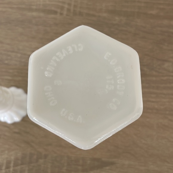 2pcs Milk glass bud vase Vintage - Picture 3 of 4